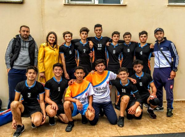Türkiye Liseler Arası Voleybol Turnuvasında Finale bir adım daha...